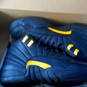 Air Jordan 12 retro size 5.5